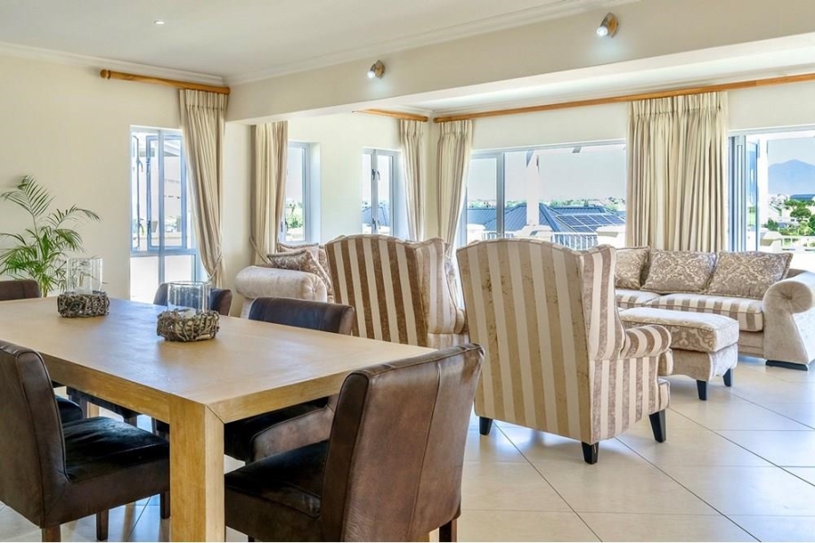 5 Bedroom Property for Sale in Kingswood Golf Estate Western Cape